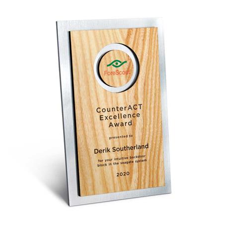 CD947 - Circle Cutout Wood and Silver Backer Digi Color Plaque