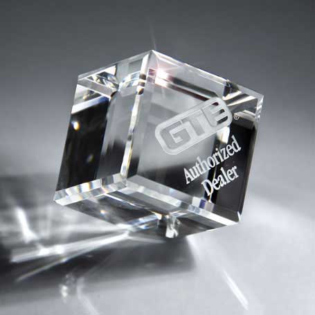 GM453B - Optic Clear Crystal Cube - Medium