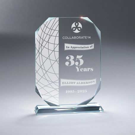 GM680B - Medium Beveled Crystal Octagonal Plaque on Base